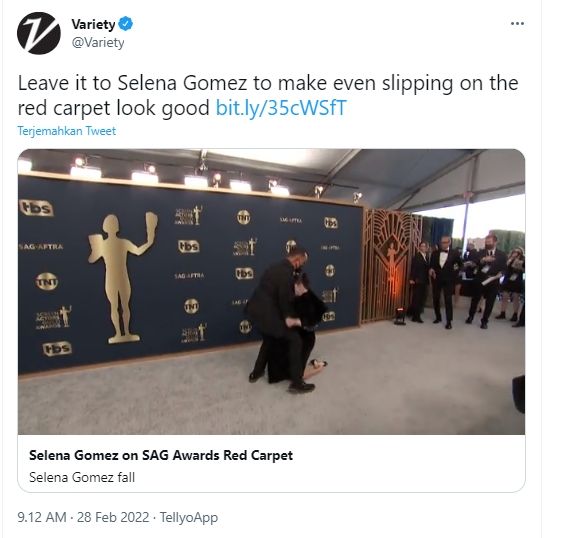 Selena Gomez di SAG Awards 2022 [Twitter /@ninedaves]