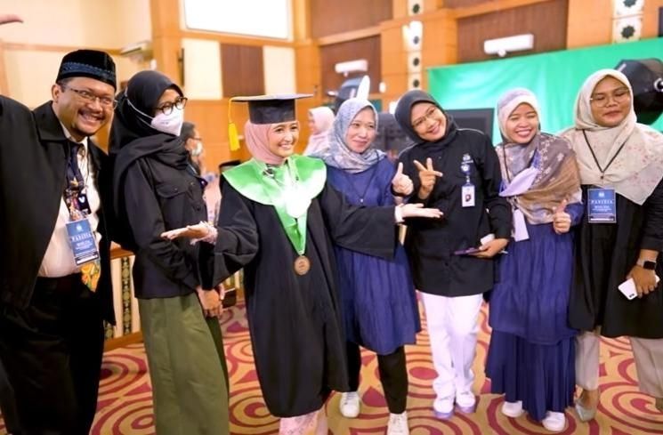 Potret Arafah Rianti wisuda. [Youtube Arafah Rianti]