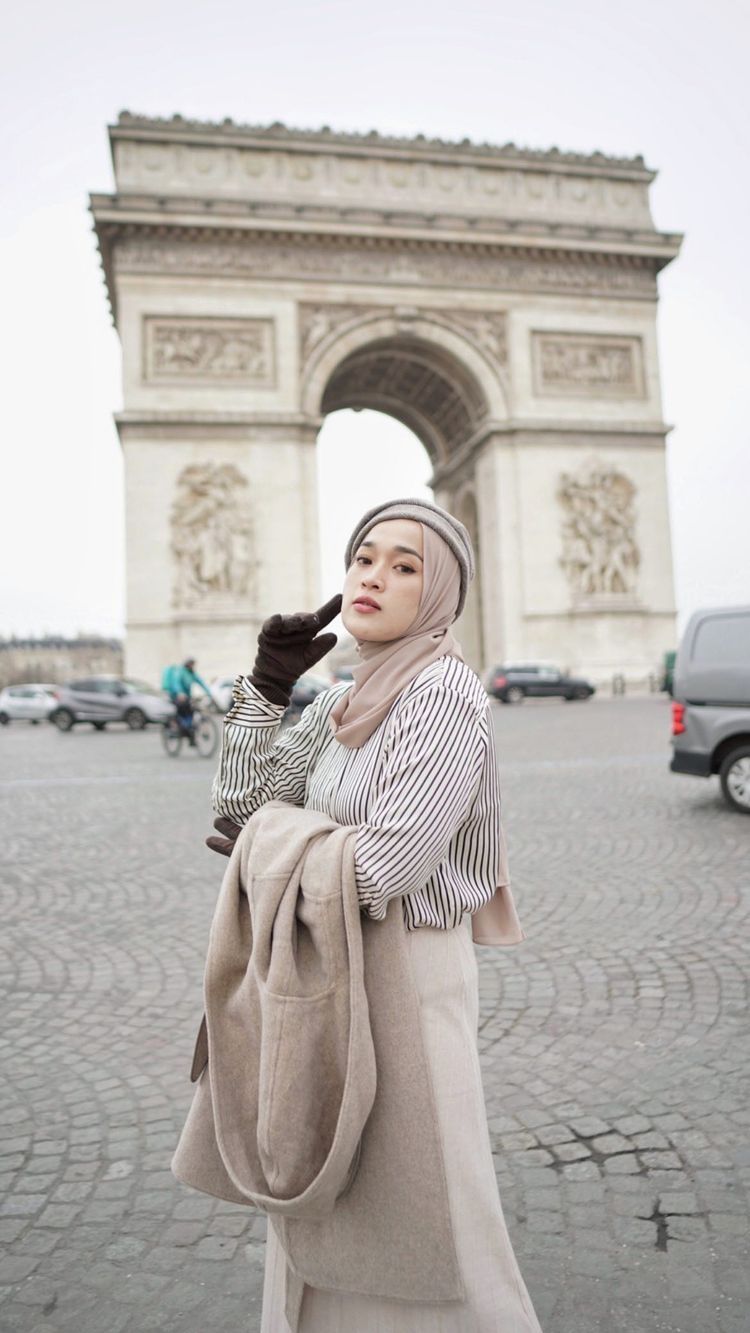 Potret Ririe Fairus di Paris (Instagram/@ririe_fairus)