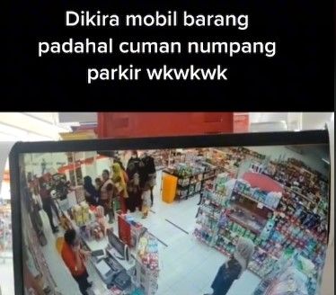 Para ibu-ibu antre dikira truk barang datang (tiktok.com/@seblakejuu/)