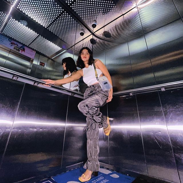 Adu Gaya Aurel Hermansyah dan istri Uus, Kartika. (Instagram/kartikawijaksana)