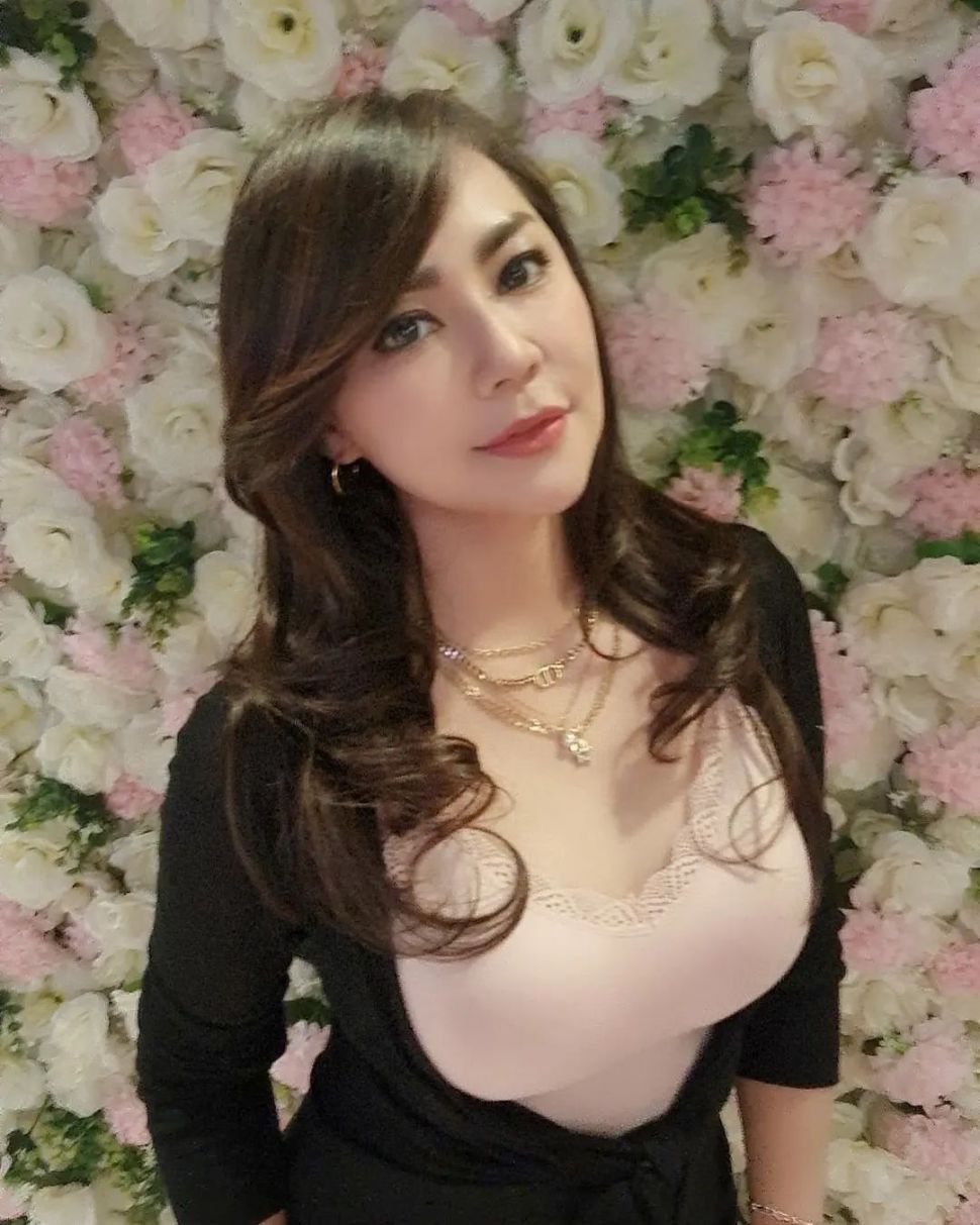 Tessa Kaunang dengan penampilan baru setelah melakukan sulam bibir. [Instagram]