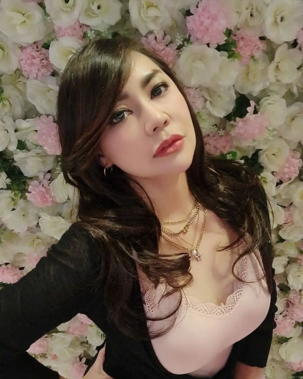 Tessa Kaunang dengan penampilan baru setelah melakukan sulam bibir. [Instagram]