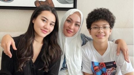 Angelina Sondakh bersama Aaliyah Massaid dan Keanu Massaid usai bebas dari penjara (Instagram/@aaliyah.masaaid)