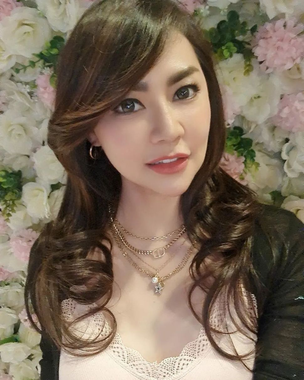 Tessa Kaunang dengan penampilan baru setelah melakukan sulam bibir. [Instagram]