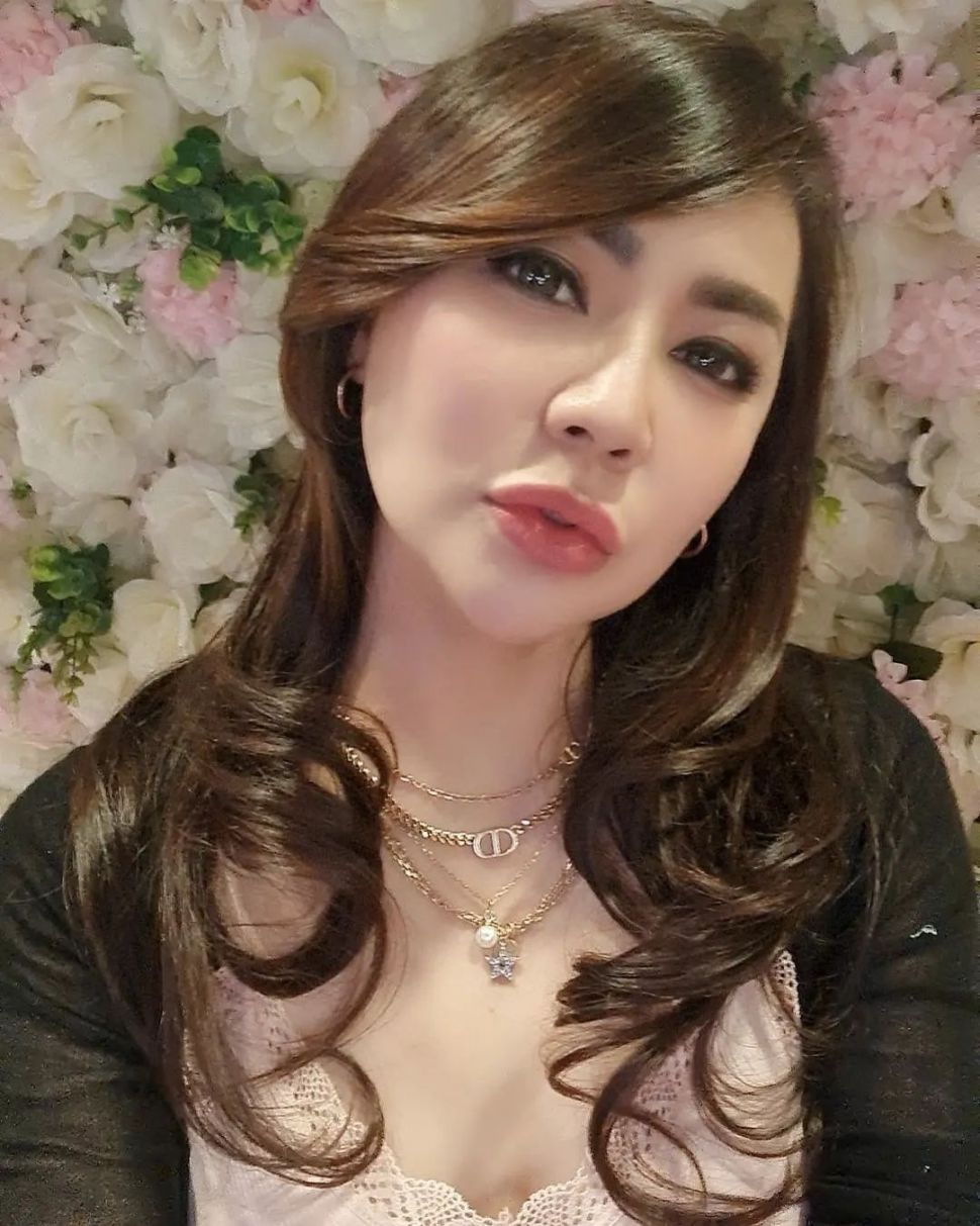 Tessa Kaunang dengan penampilan baru setelah melakukan sulam bibir. [Instagram]