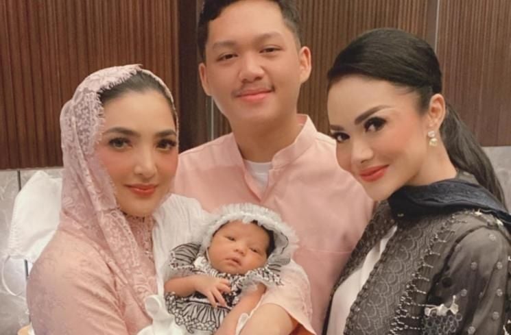 Potret Akikah Anak Aurel Hermansyah (instagram/@ashanty_ash)