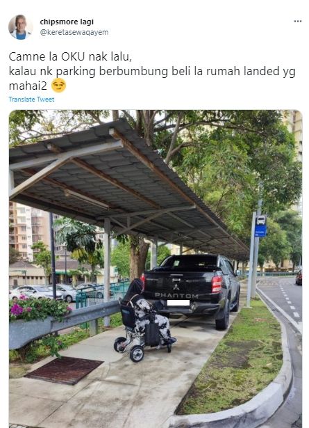 Halangi Jalan Wanita Penyandang Disabilitas, Sebuah Mobil Parkir Sembarang di Trotoar Bikin Geram Publik. (Twitter/keretasewaqayem)