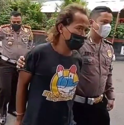 Pria pelaku tindak pelecehan di lampu lalu lintas ditangkap polisi. (Instagram/kabarnegri)