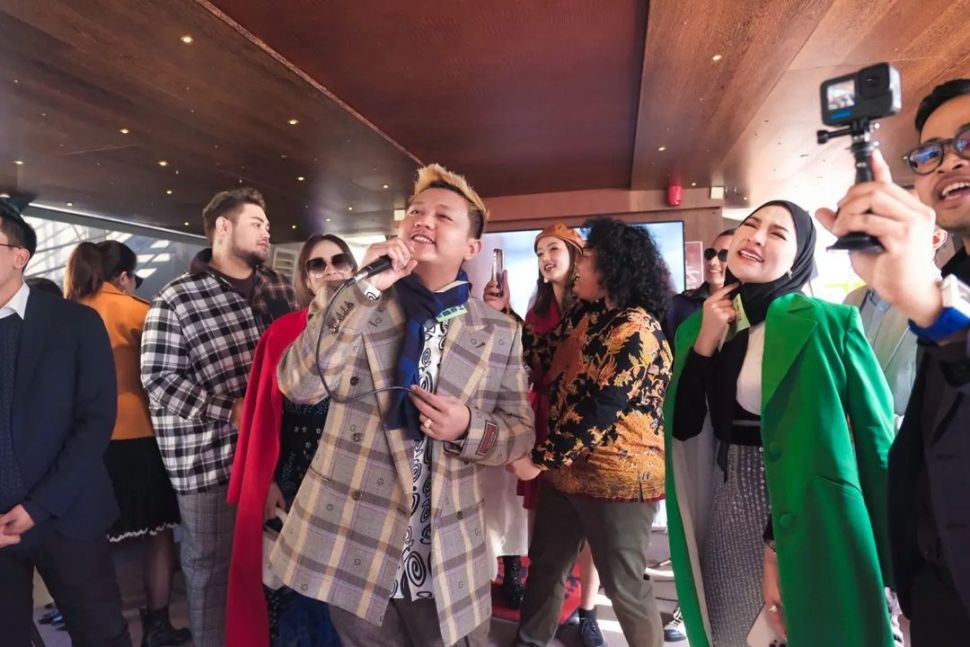 Potret Denny Caknan dangdutan di Paris (Instagram/@denny_caknan)