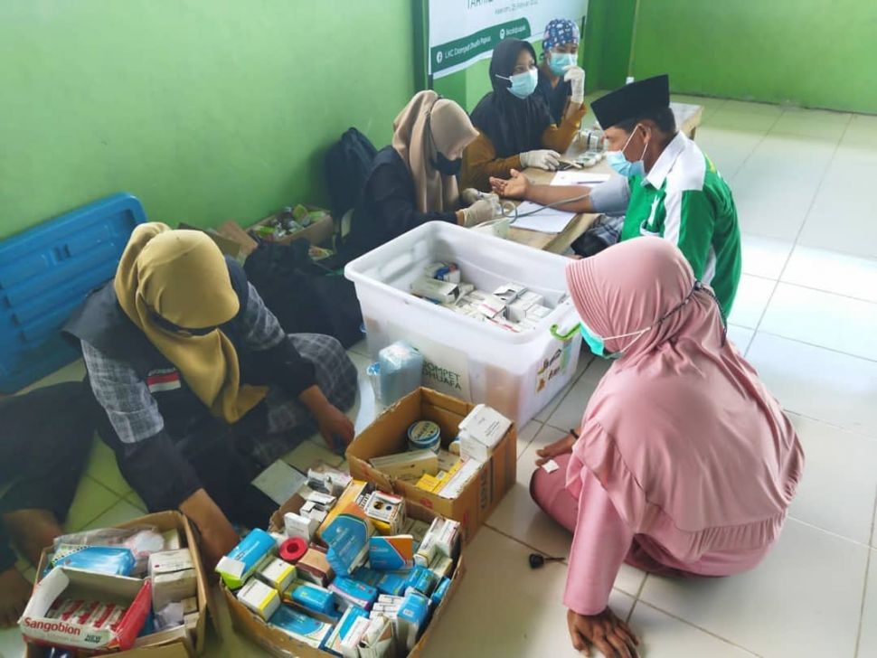 Dompet Dhuafa gelar pengobatan gratis dan donor darah. (dok. Dompet Dhuafa)