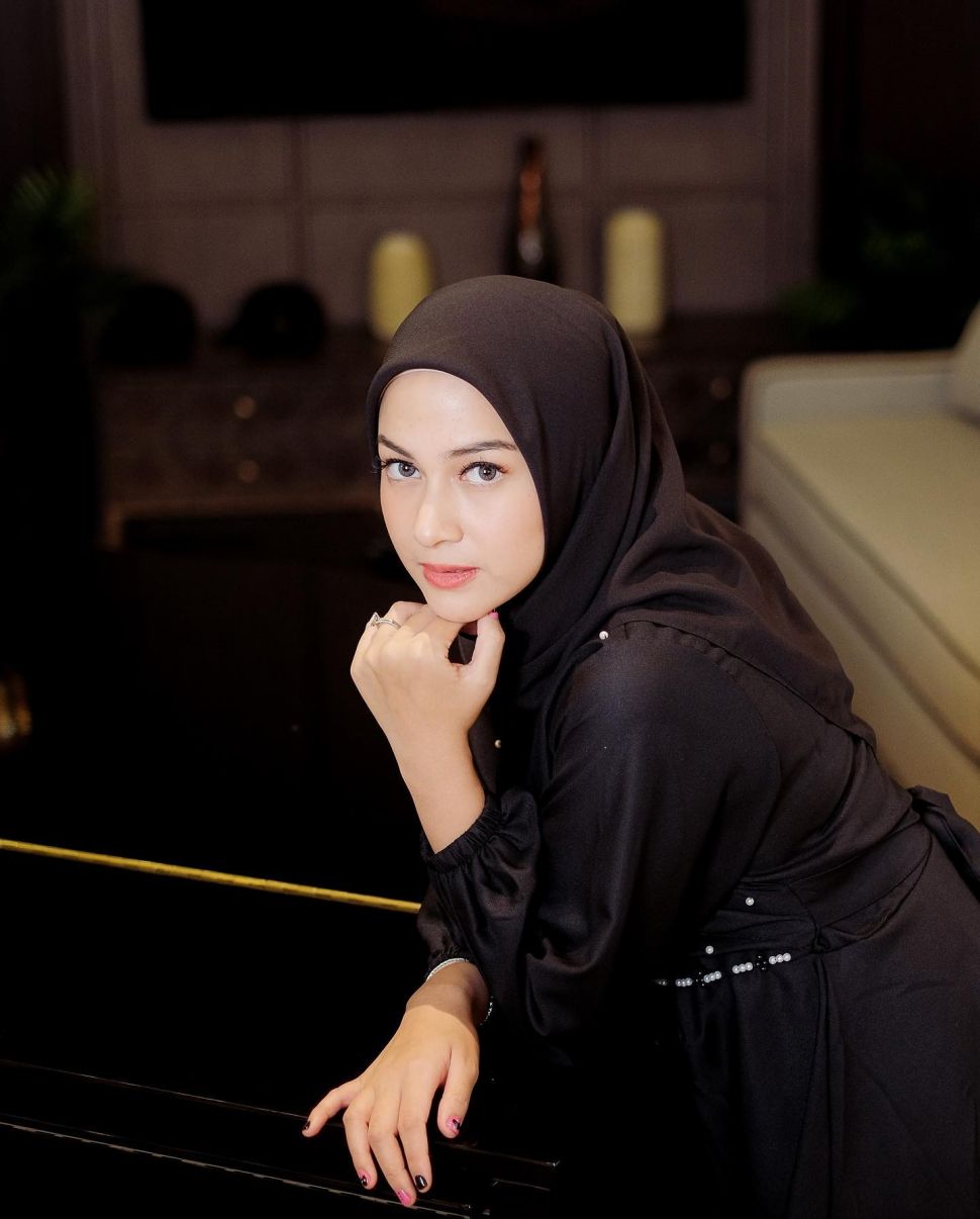 Nina Zatulini Instagram