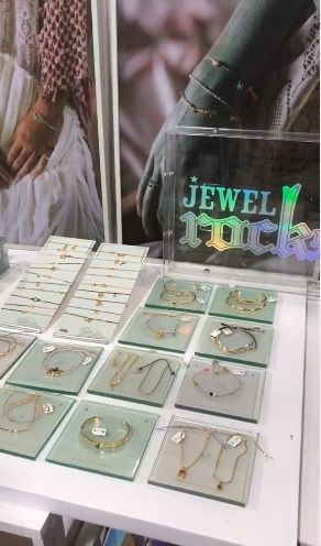 Jewel Rocks, Jenama Indonesia yang Resmi Tampil di Paris Fashion Week. (Instagram/@jewelrocksbijoux)