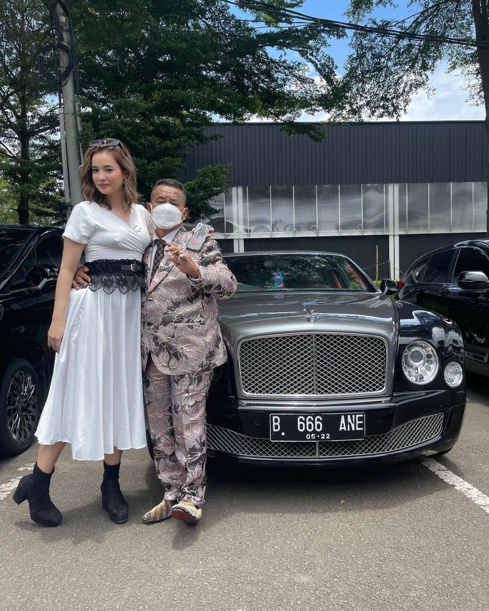 Heboh Foto Aspri ke-15 Hotman Paris: Nggak Pakai Bra? - Malay News ...