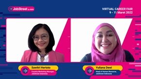 Country Marketing Manager JobStreet Indonesia, Sawitri Hertoto dan Yuliana Dewi, Head of Human Resources JobStreet Indonesia dalam Zoom Webinar, Selasa (8/3/2022). (Istimewa)