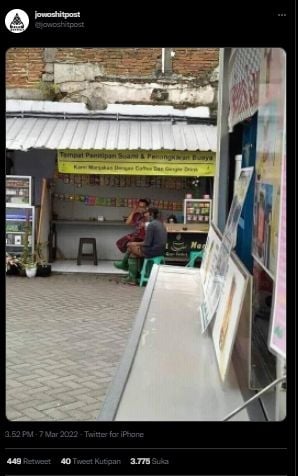 Pasang Tulisan Penangkaran Buaya, Penampakan Spanduk di Kantin Bapak-Bapak Ini Bikin Salfok. (Twitter/@jowoshitpost)