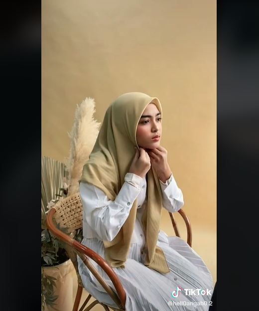 Viral Pria Jadi Model Busana Muslimah, Faktanya Bikin Kaget (tiktok.com/hell0angah0.2)