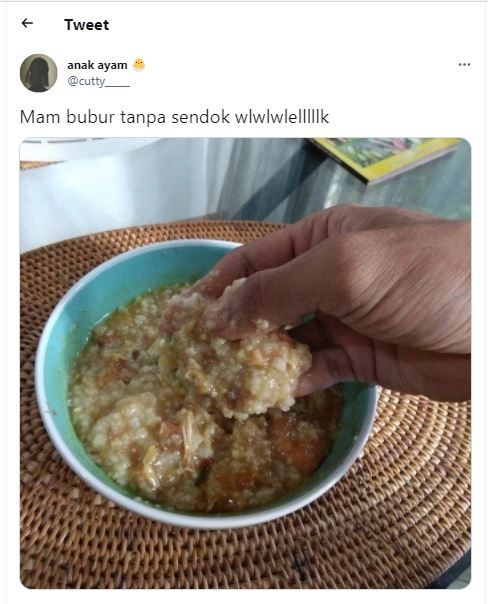 Makan bubur pakai tangan (Twitter @cutty_____)