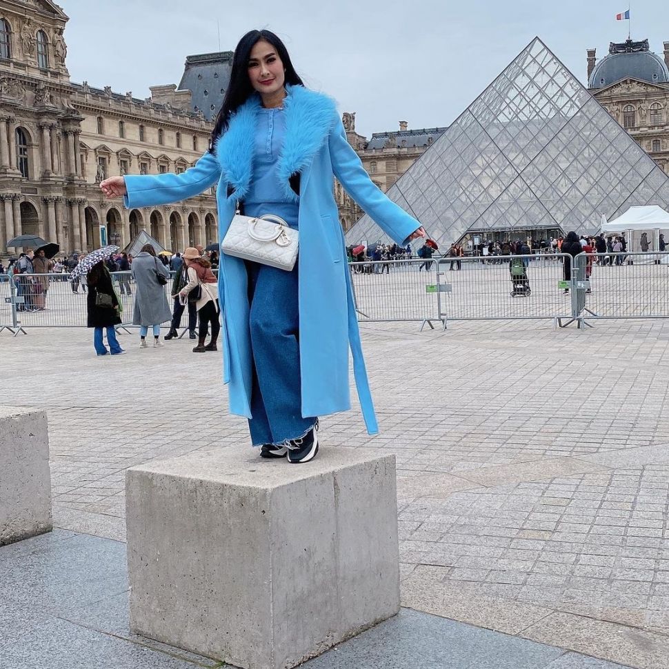 Potret Iis Dahlia Liburan di Paris (Instagram/@isdadahlia)