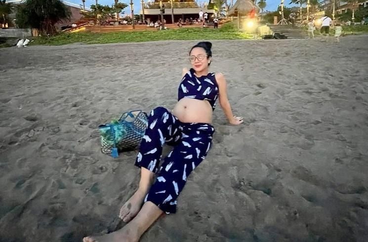 Potret Dea Ananda Pamer Baby Bump. (Instagram/@dea_ananda)