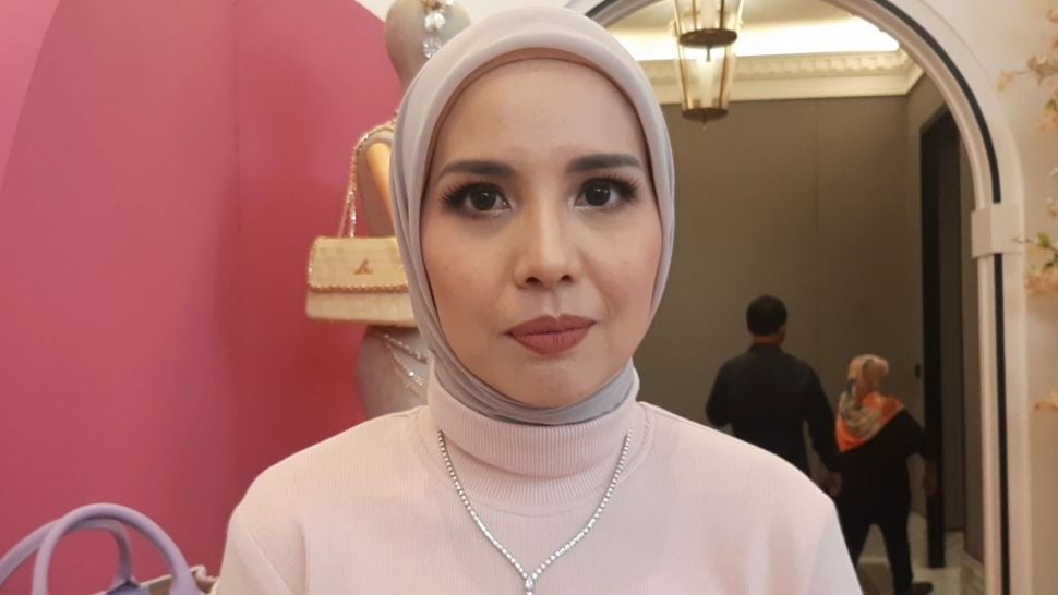 Tya Ariestya berhijab (Suara.com/ Dini Afrianti)