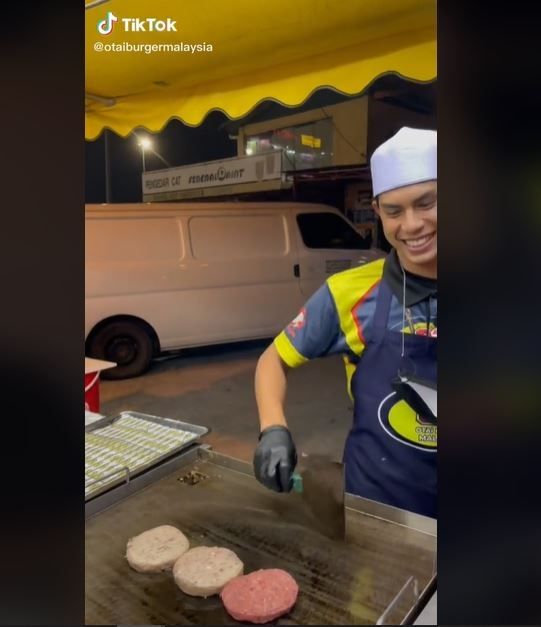 Viral Penjual Burger Mirip Park Bo Gum (tiktok.com/otaiburgermalaysia)