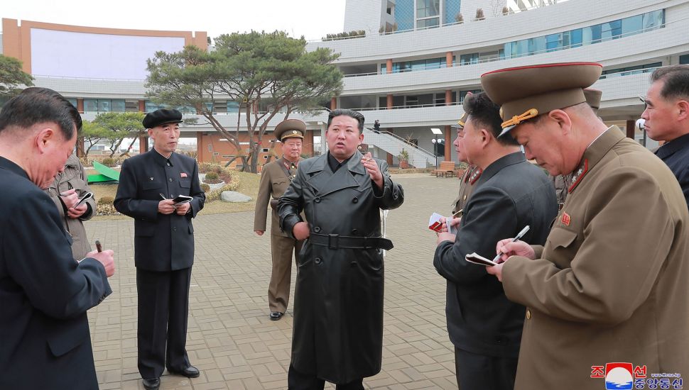 North Korean leader Kim Jong Un (C) inspects the construction site for 10,000 housing complexes in Pyongyang, North Korea, Wednesday (16/3/2022). [Kantor Berita Pusat Korea Utara (KCNA) / AFP]