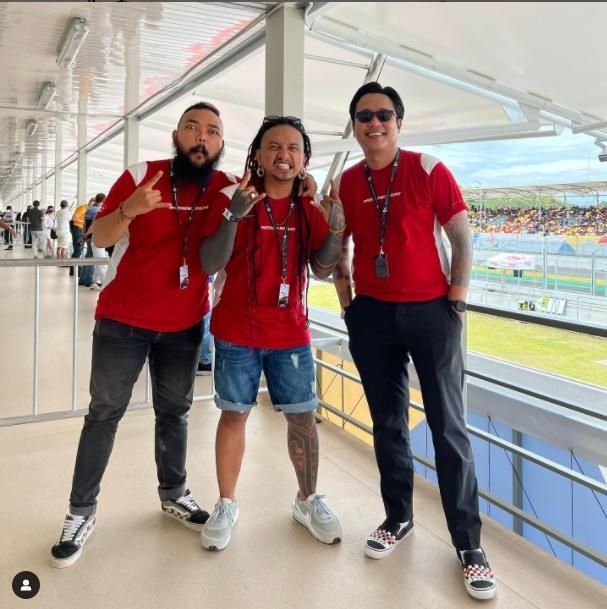 Potret artis nonton MotoGP Mandalika [Instagram/pergijauh]