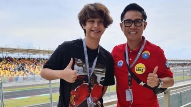 Potret artis nonton MotoGP Mandalika [Instagram/pergijauh]