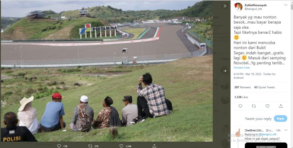 Momen Gubernur NTB nonton gratis MotoGP dari Bukit Seger, Lombok. (Twitter/bangzul_ntb)