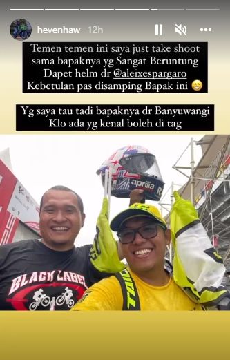 Pria asal Banyuwangi yang dapat helm pembalap motoGP Aleix Espargaro. [Instagram/hevenhaw]