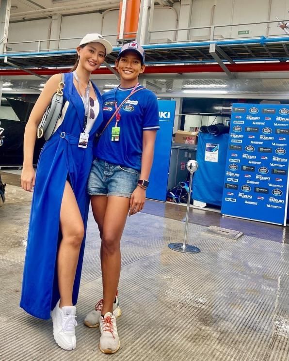 Outfit Artis Nonton MotoGP Mandalika (Instagram)