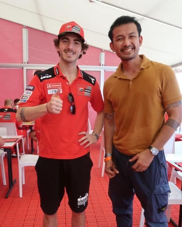 Outfit Artis Nonton MotoGP Mandalika (Instagram)