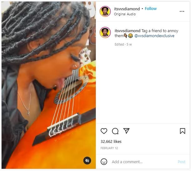 Model Ini Curi Perhatian, Ngaku Bisa Main Gitar Pakai Lidah (instagram.com/itsvvsdiamond)