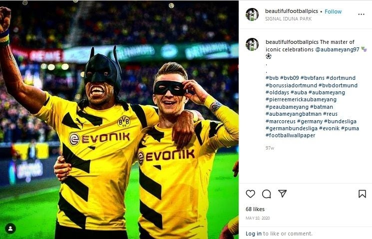 Pierre-Emerick Aubameyang selebrasi dengan gaya Batman [Instagram]