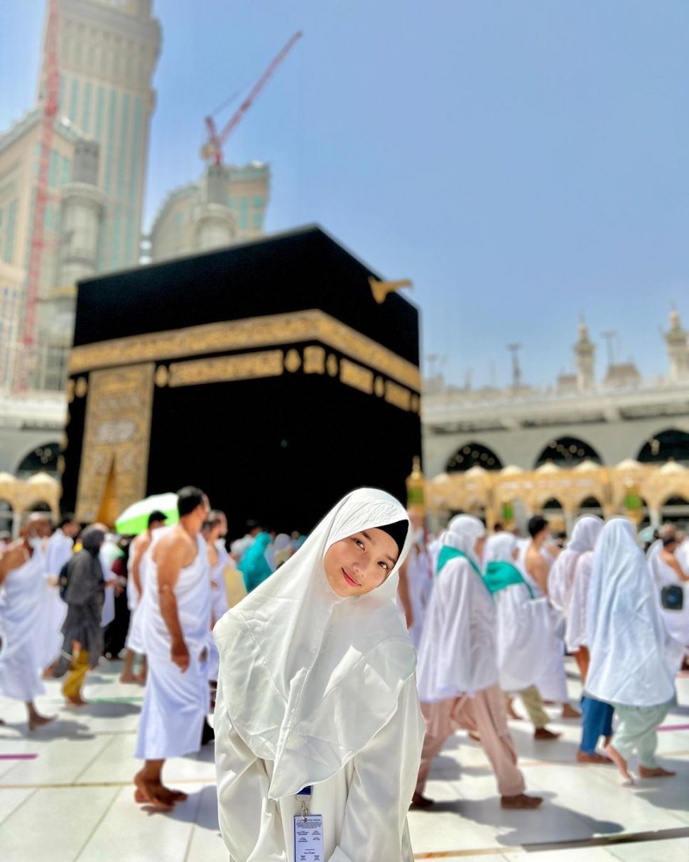 10 Pesona Fuji Umrah Di Tanah Suci, Dipuji Makin Cantik Pakai Hijab