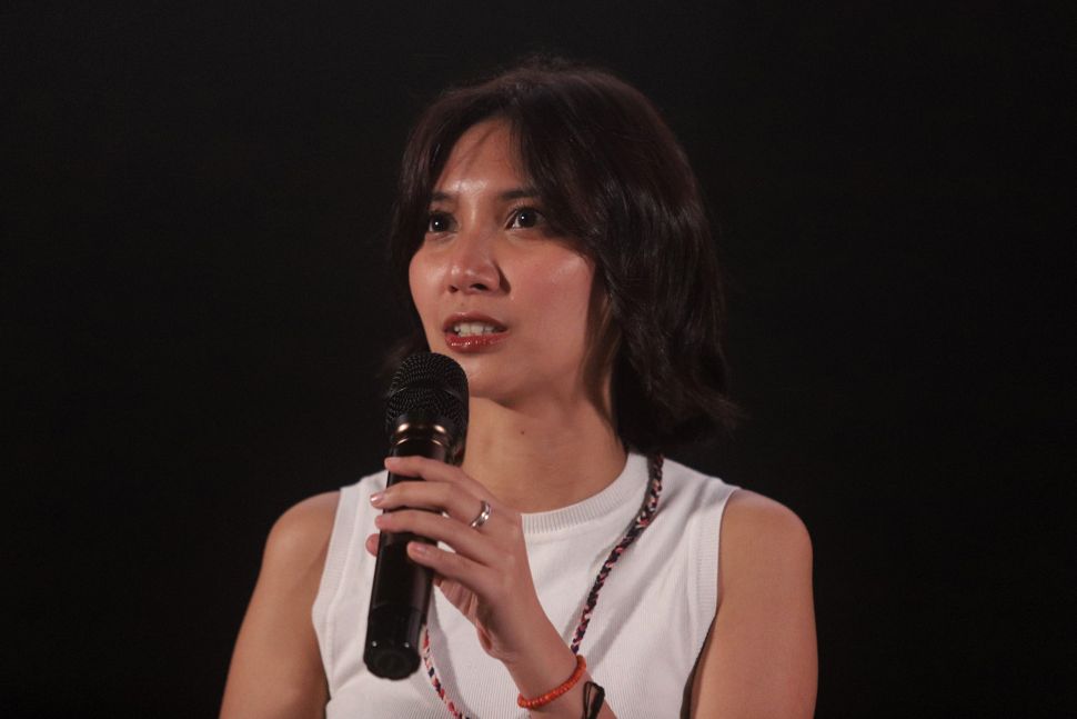Pemain film Gara-Gara Warisan Sheila Dara Aisha memberikan keterangan pers film terbarunya di Metropole XXI, Jakarta, Kamis (24/3/2022). [Suara.com/Angga Budhiyanto]
