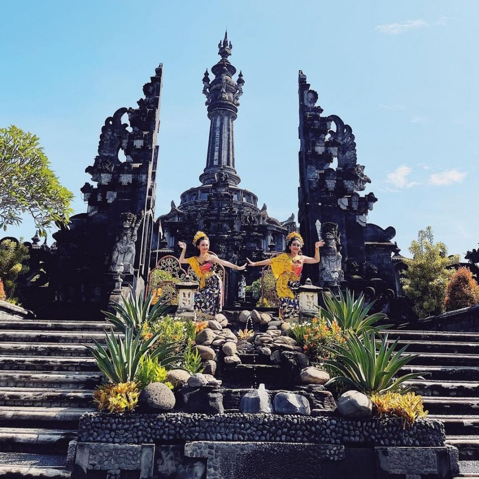 Putri Sheila Marcia, Leticia Josep tampil cantik saat menari Bali. [Instagram]