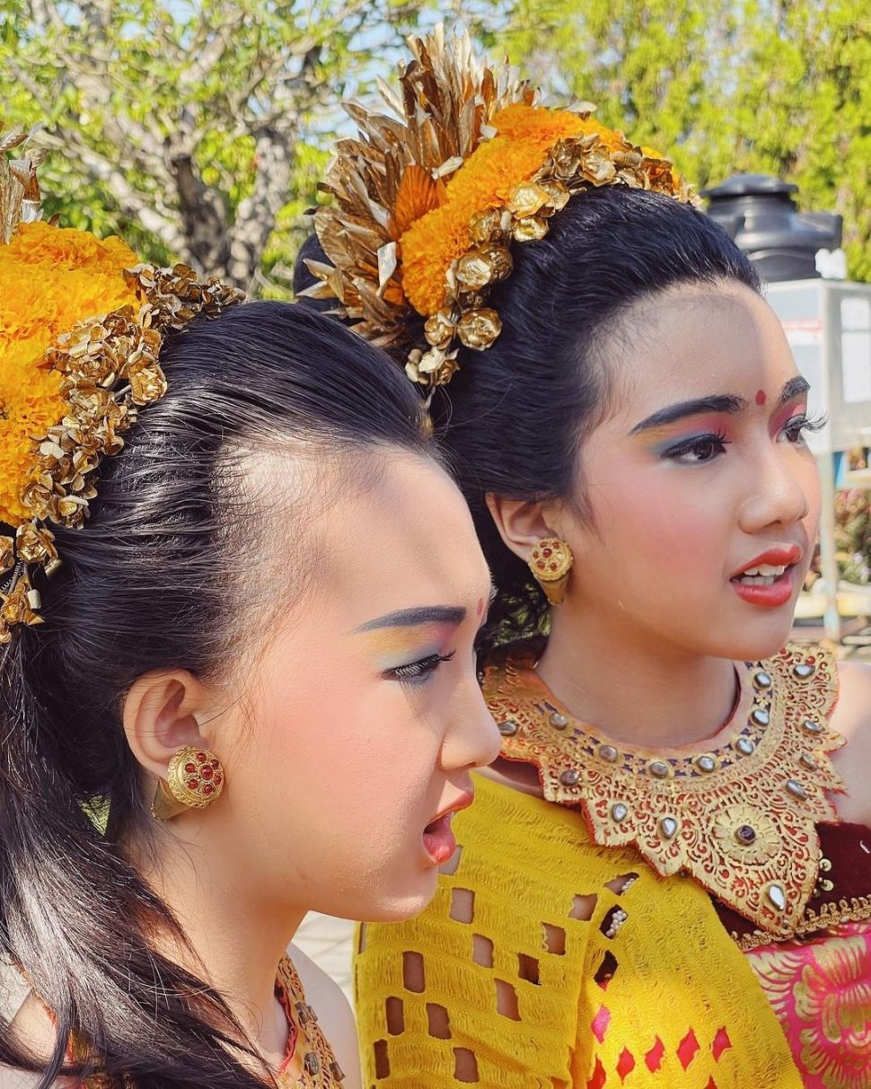 Putri Sheila Marcia, Leticia Josep tampil cantik mengenakan pakaian adat Bali. [Instagram]