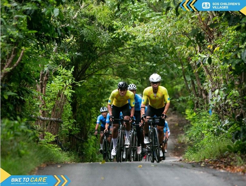 Pesepeda saat gowes bersama di acara Bike To Care 2022. (Istimewa)