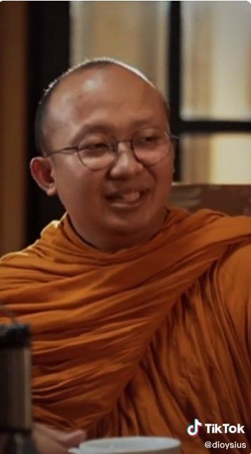 Habib Husein Ja'far Al Hadar berdiskusi dengan Bhante Dhirapunno tentang Buddha.[TikTok]