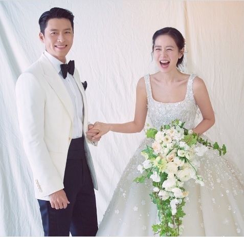 Foto Pernikahan Son Ye Jin dan Hyun Bin. (Instagram/@vast.ent)