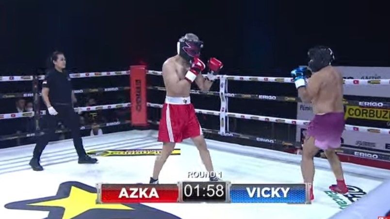 Pertandingan tinju Azka Corbuzier vs Vicky Prasetyo. [Close the Door]