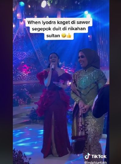 Lyodra Ginting disawer di acara nikahan sultan. [indahjuntakk / TikTok]