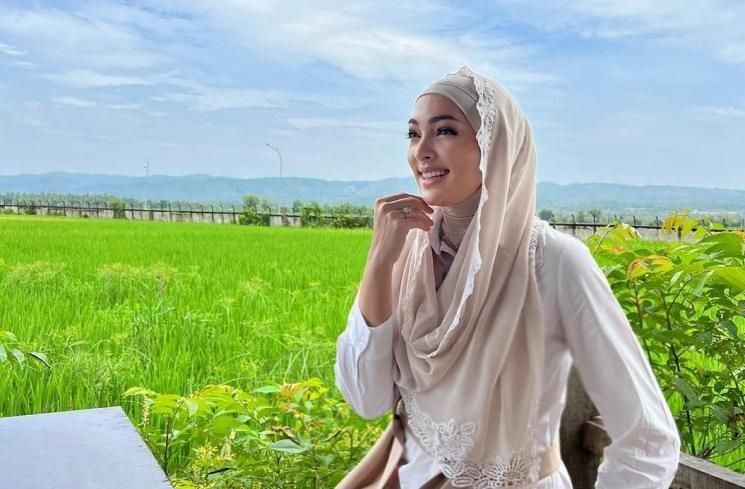 Gaya Reisa Broto Asmoro berhijab (Instagram/@reisabrotoasmoro)