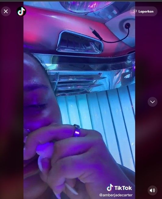 Wanita menggunakan nasal tanning spray (TikTok)