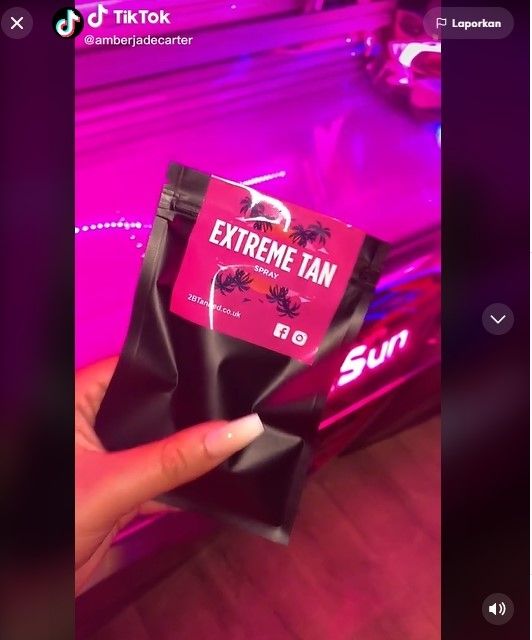 Wanita menggunakan nasal tanning spray (TikTok)