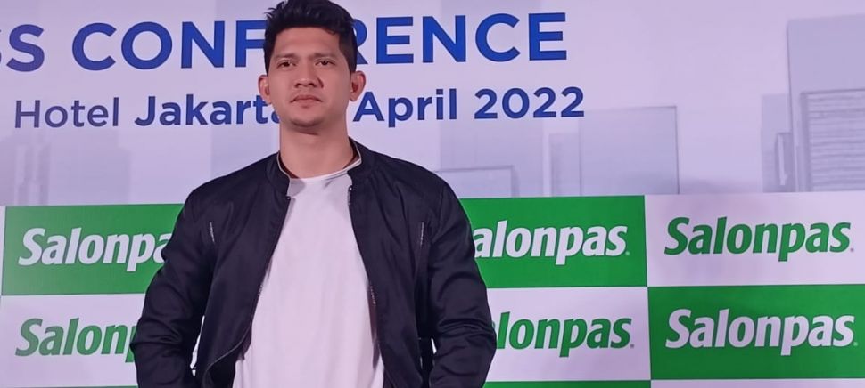 Iko Uwais di acara koyo Salonpas di Jakarta. [Rena Pangesti/Suara.com]