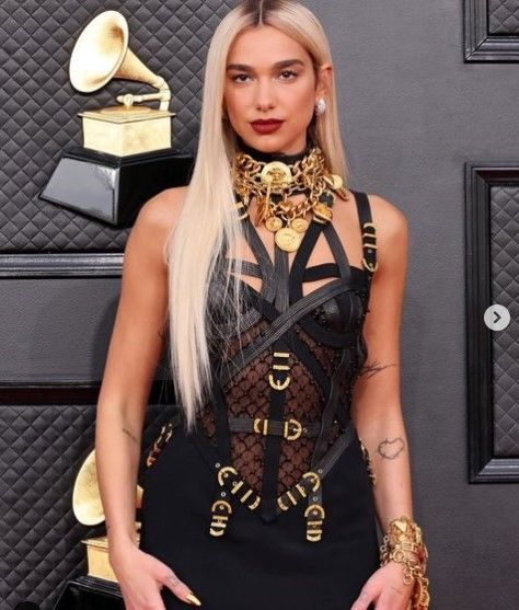 7 Busana Terbaik di Grammy Awards, Lady Gaga Anggun Kenakan Dress Hitam Putih. (Dok: Instagram/outfitbuenosaires)