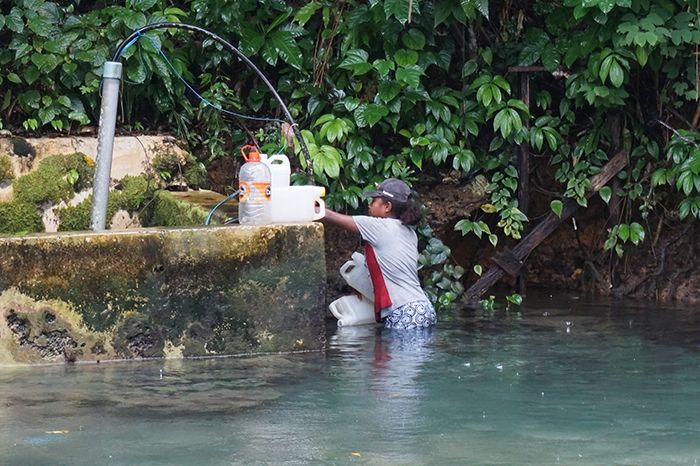 Mata air warga, satu-satunya pasokan air bersih di Kampung Saukobye, Distrik Biak Utara, Kabupaten Biak Numfor, Papua, Rabu (2/3/2022). [Project Multatuli/Permata Adinda]